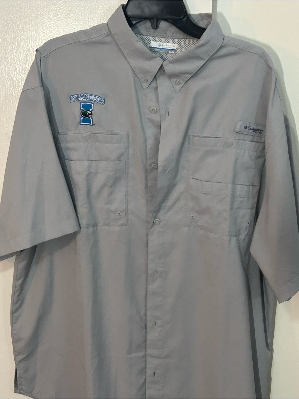 Columbia Gray Short Sleeve Button-Down Shirt with Islanders Logo